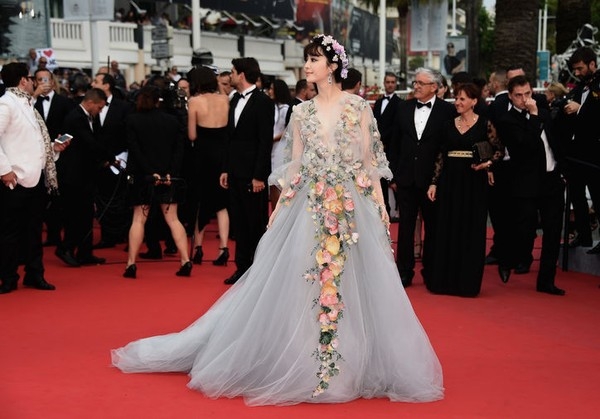 Mĩ nhân Thái Lan “soán ngôi” Phạm Băng Băng trên thảm đỏ Cannes ?