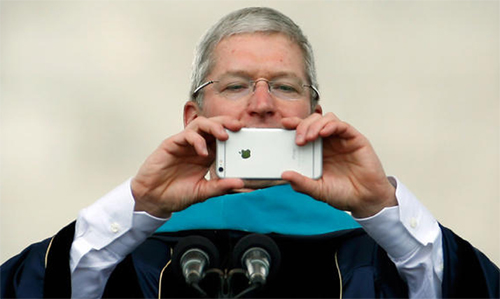 Tim Cook(CEO Apple ) : ‘Bạn sẽ không thể sống mà thiếu iPhone 7’