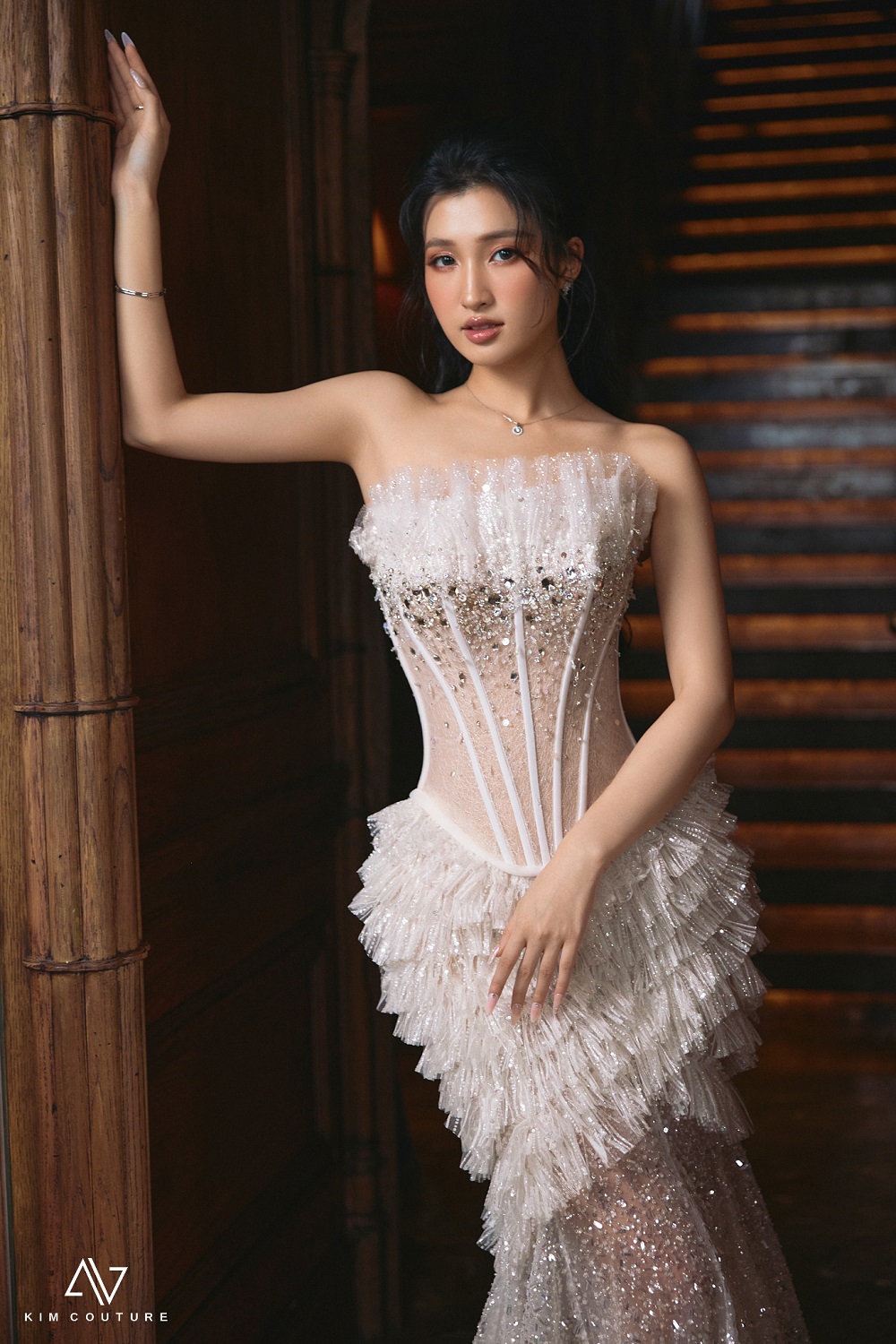 Á hậu Phương Nhi hóa nàng công chúa ngọt ngào khi diện váy cưới