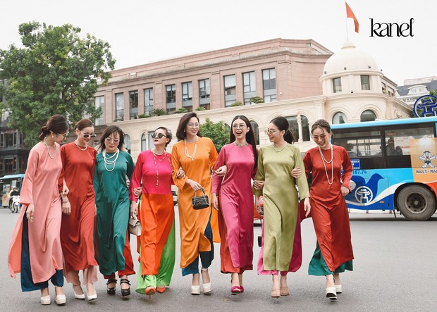 Những gam màu áo dài trên phố Tạ Hiện