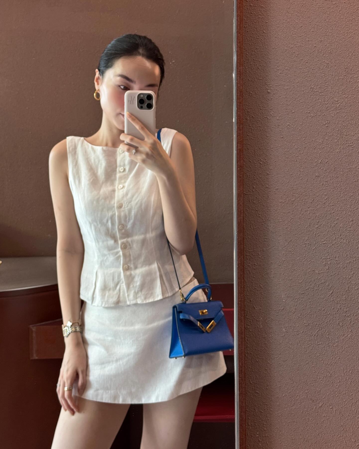 Diện đồ màu trung tính đẹp như Lê Hà Trúc