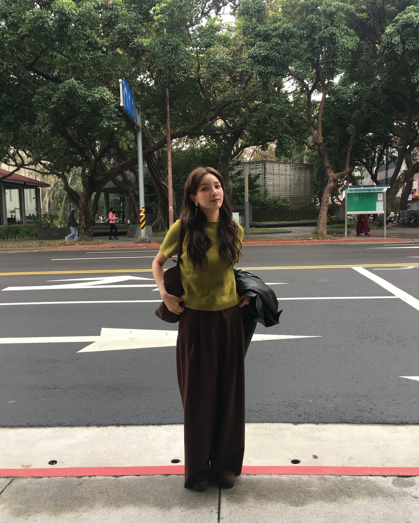 5 món thời trang trẻ trung cho chị em vào thu 2025