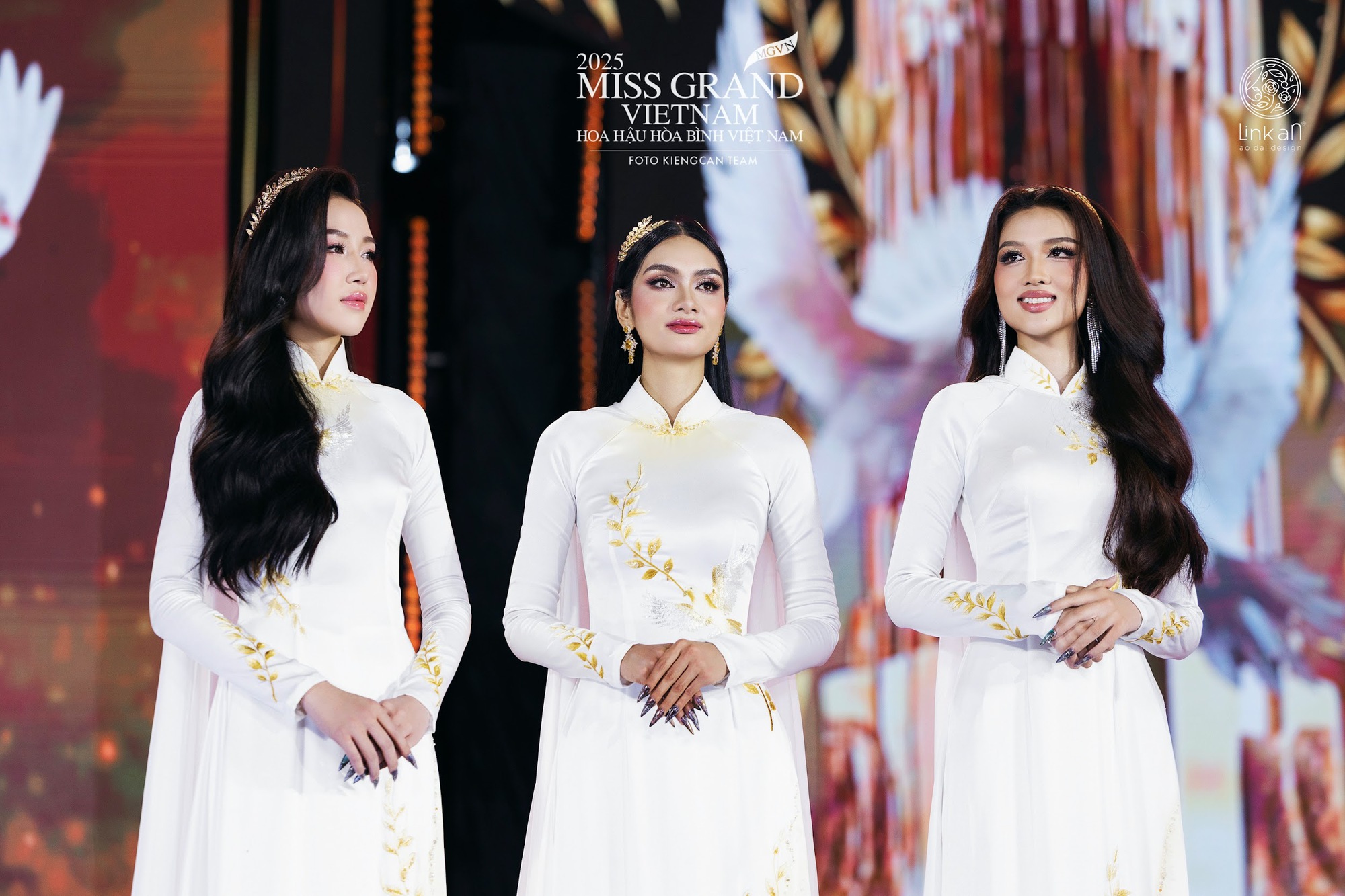 Ngôn ngữ của hòa bình gọi tên ‘Áo dài Việt’
