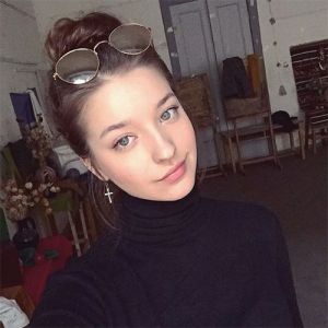 Cô gái khiến cộng đồng mạng “ráo riết truy lùng”