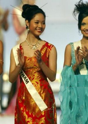 Hoa hậu Việt Nam Mai Phương đầu tiên vào Top 15 thế giới