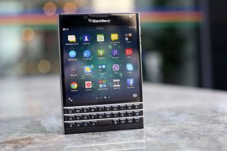 BlackBerry giảm giá Passport 1,5 triệu đồng